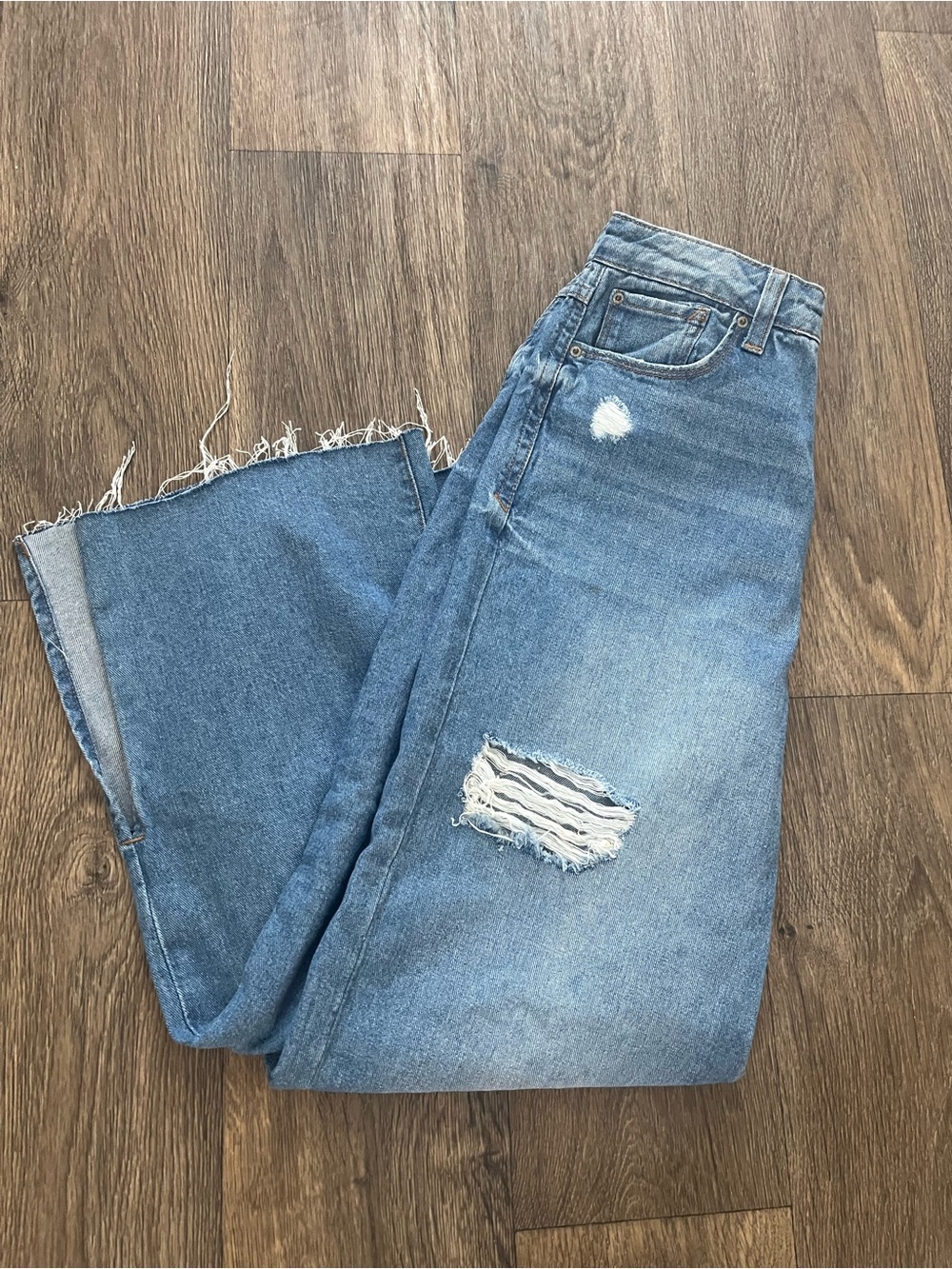 Kensie Light Wash Distressed Straight Leg Jeans
